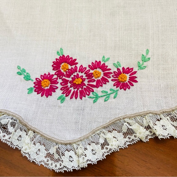 Vintage Hand-Embroidered Round White Doilies/Placemats Flowers and Lace Set of 2 - Picture 8 of 10